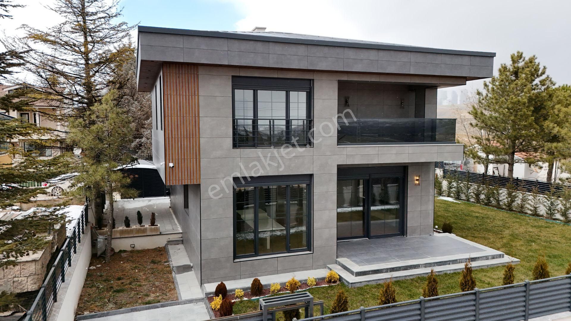 Nam-ak'tan Lüks Yapılı Şık Tasarımlı Oturuma Hazır Villa