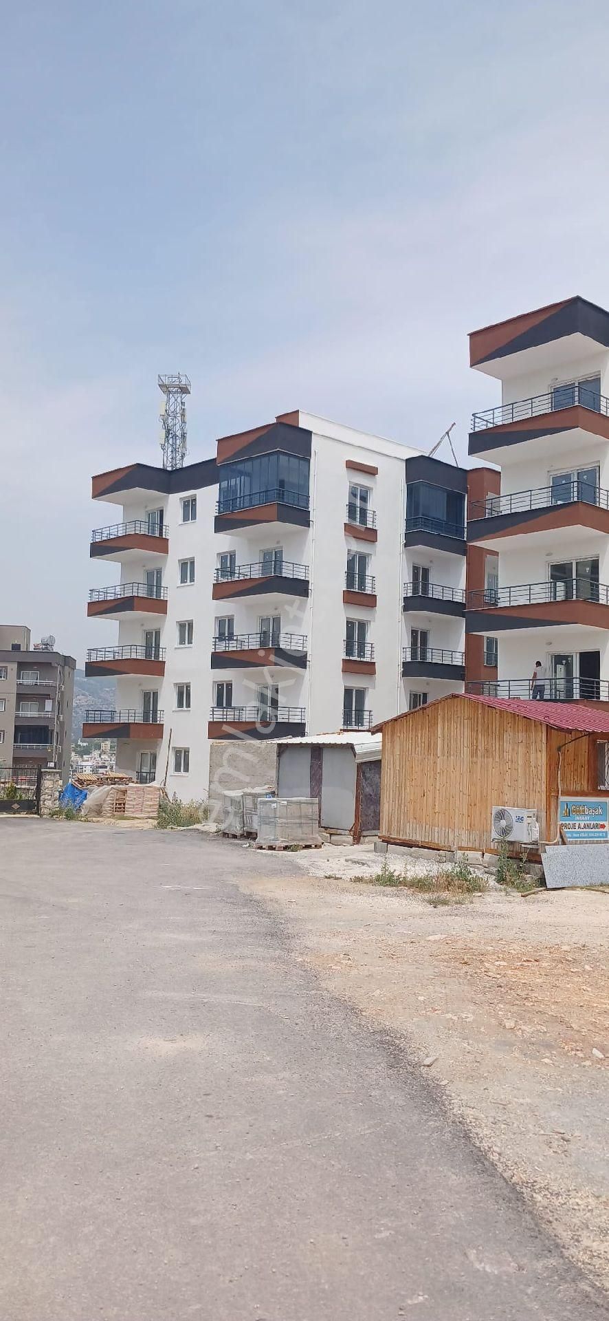 Cam Balkon+fitnes Salonu+havuz+çocuk Oyun Parkı+kamelya+barbekü Alanı+sauna+türk Hamamı+var
