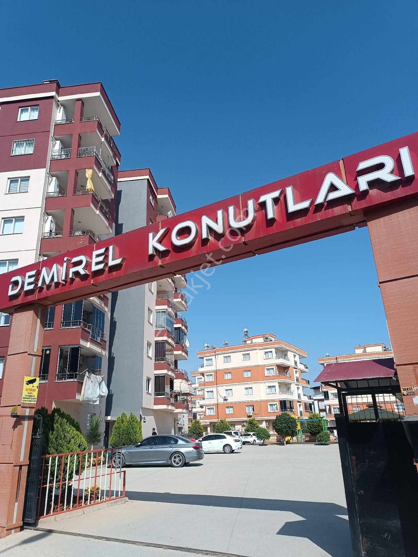 Şehitishak Kavaklı Cemevi Yakını 3+1 Doğalgaz Kombili Asansörlü Ebeveyn Banyolu Satılık Lüks Daire