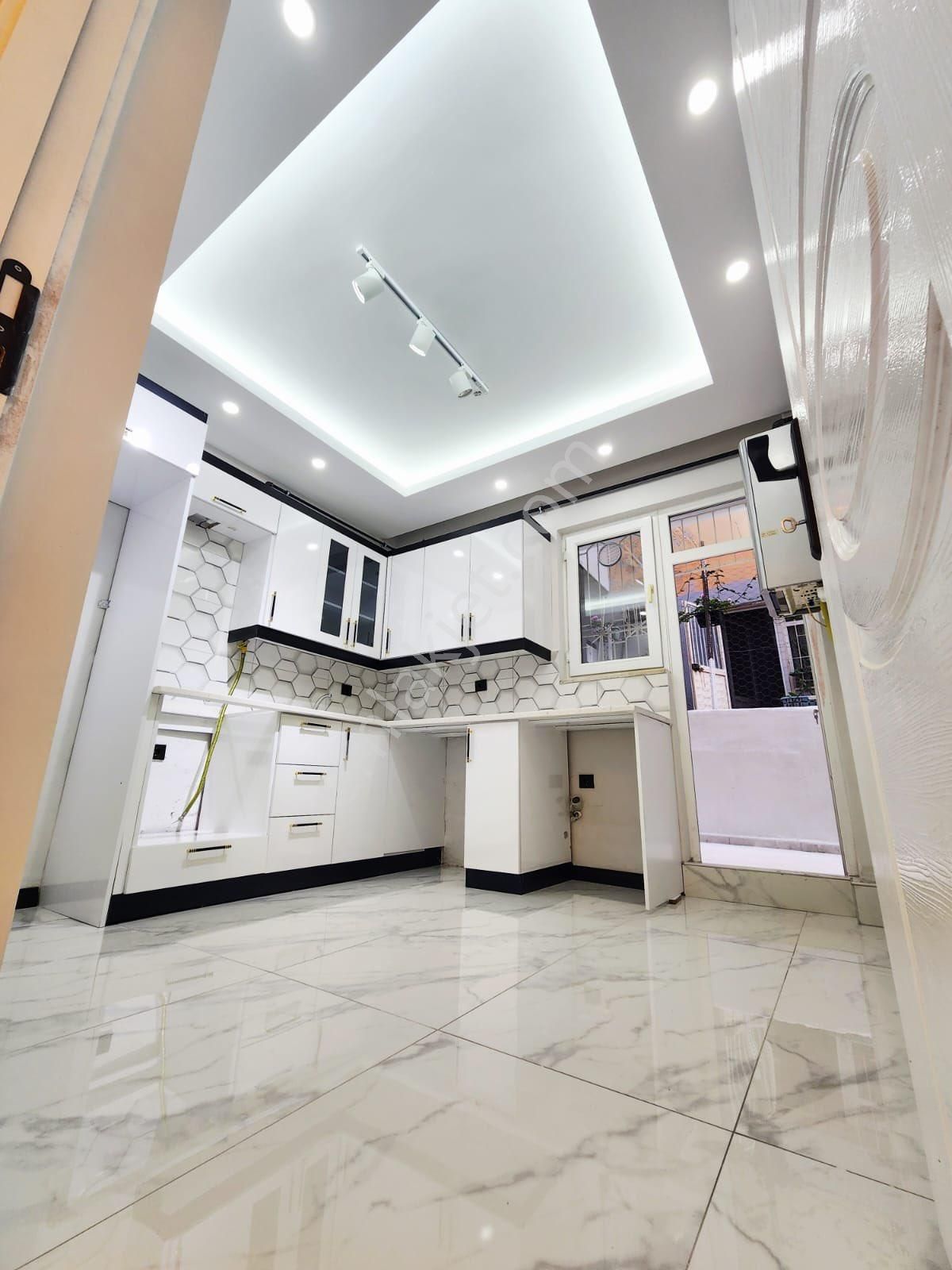 Ayr Gayrimenkul’den Yenidoğan Mahallesinde 3+1 İçi Sıfır Yapılı 160m2 Yüksek Giriş Fırsat Daire