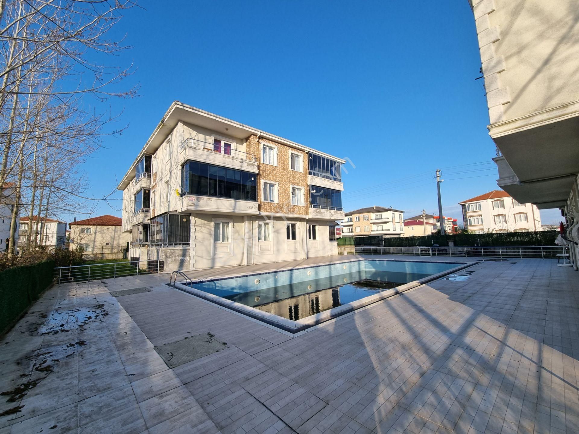 Aziziye Mahallesi Havuzlu Sitede Sürekli Kiralık 1+1 Daire