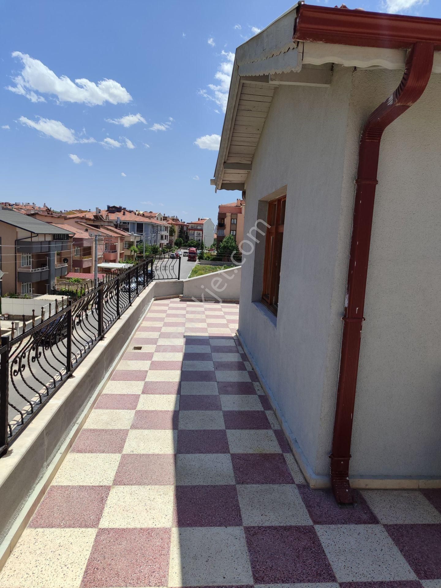 Alavardı Mahallesi Sahibinden Teraslı 1+1 Kiralık Daire
