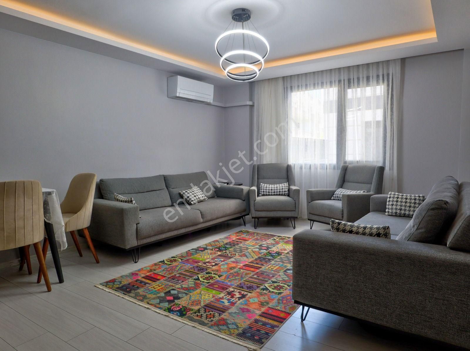 Dikilide Merkezi Konumda Ayrı Mutfaklı Satılık 2+1 Daire