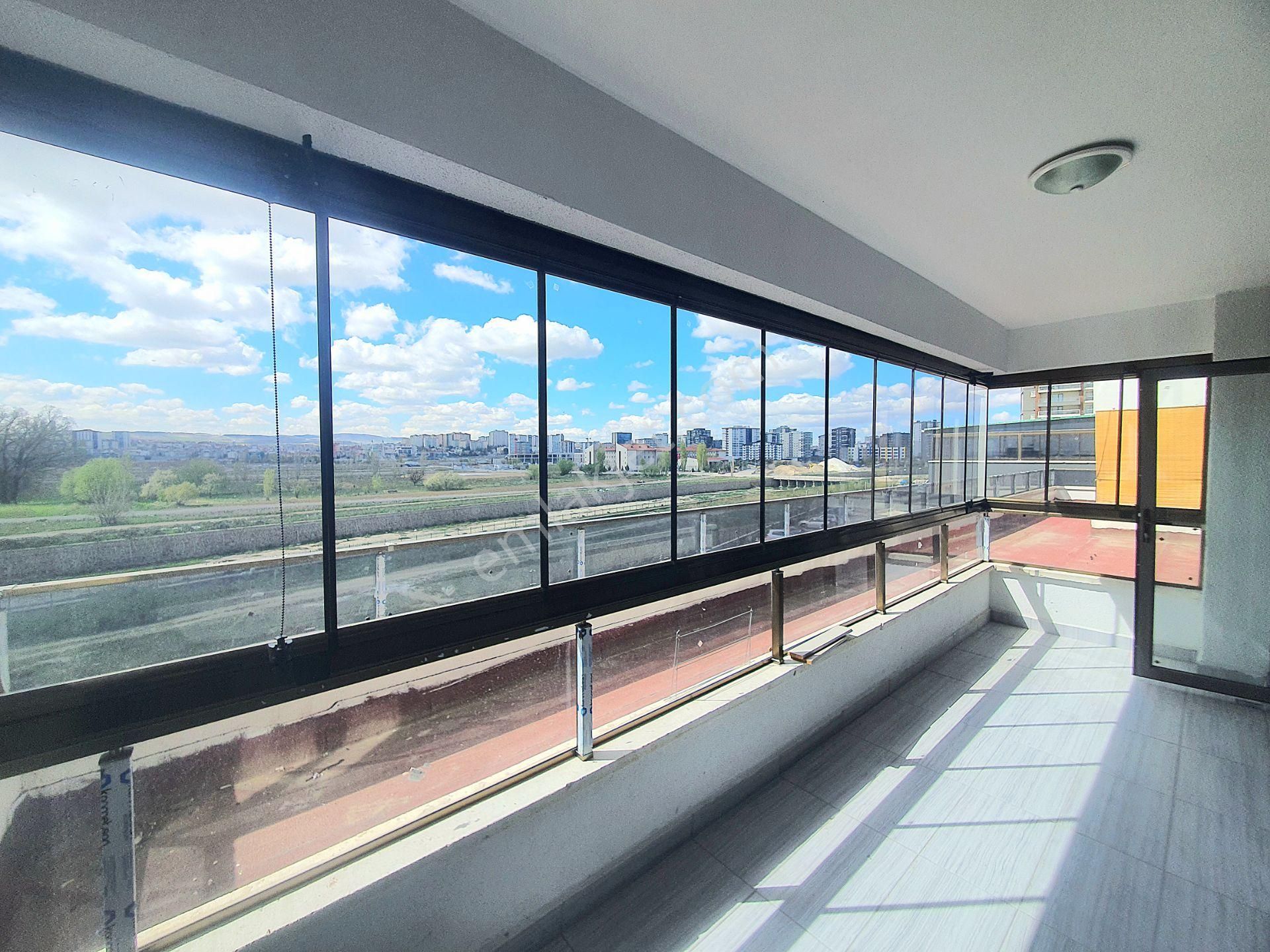 Yeşilova'da Gökdemir Tower Boş Ofis Kullanımına Uygun 2+1 Daire / Ofis / Marka