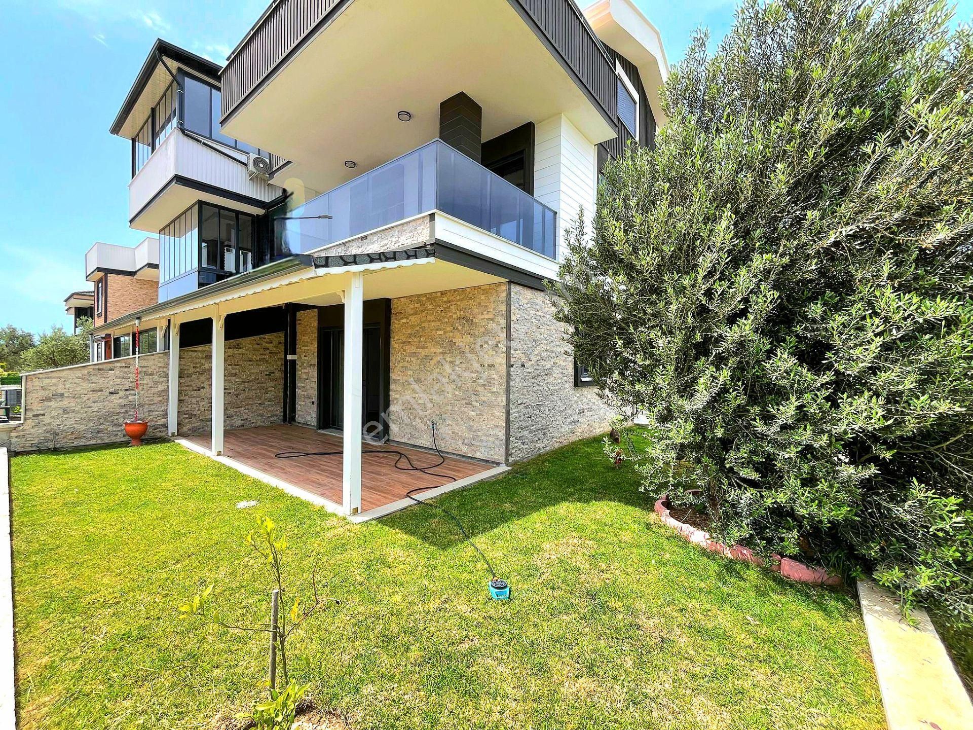 ▶ ▶ Akçay Körfez'den Kndinize Ait Bir Dünya Geniş Bahçeli 6+1 Modern Villa