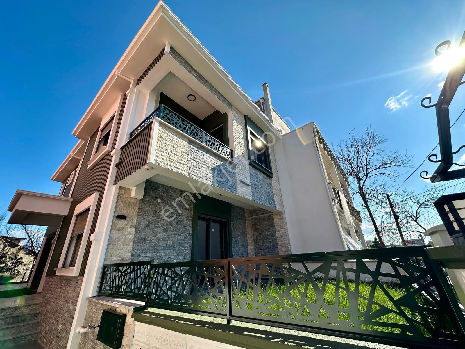 ꧁akçay Ay Emlaktan꧂kızılkeçilide Kazdağlarının Eteklerinde Geniş Bahçeli Satılık 3+1 Müstakil Villa