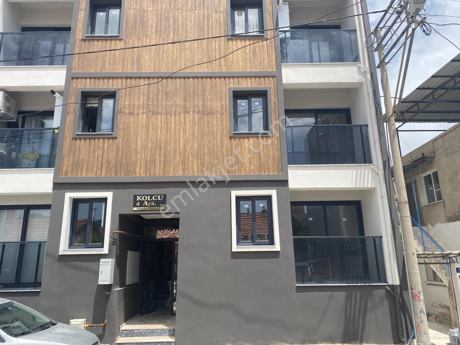 Söke İlçe Merkezi Cumhuriyet Mahallesi Ara Kat Sıfır 2+1 Daire