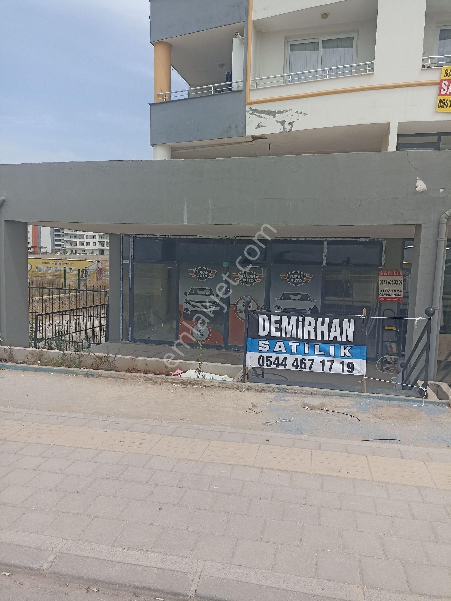 Demirhan Emlak'tan Elifsu Uludağ Mahallesinde Bulvar Üstü 3 Katlı Dükkan....