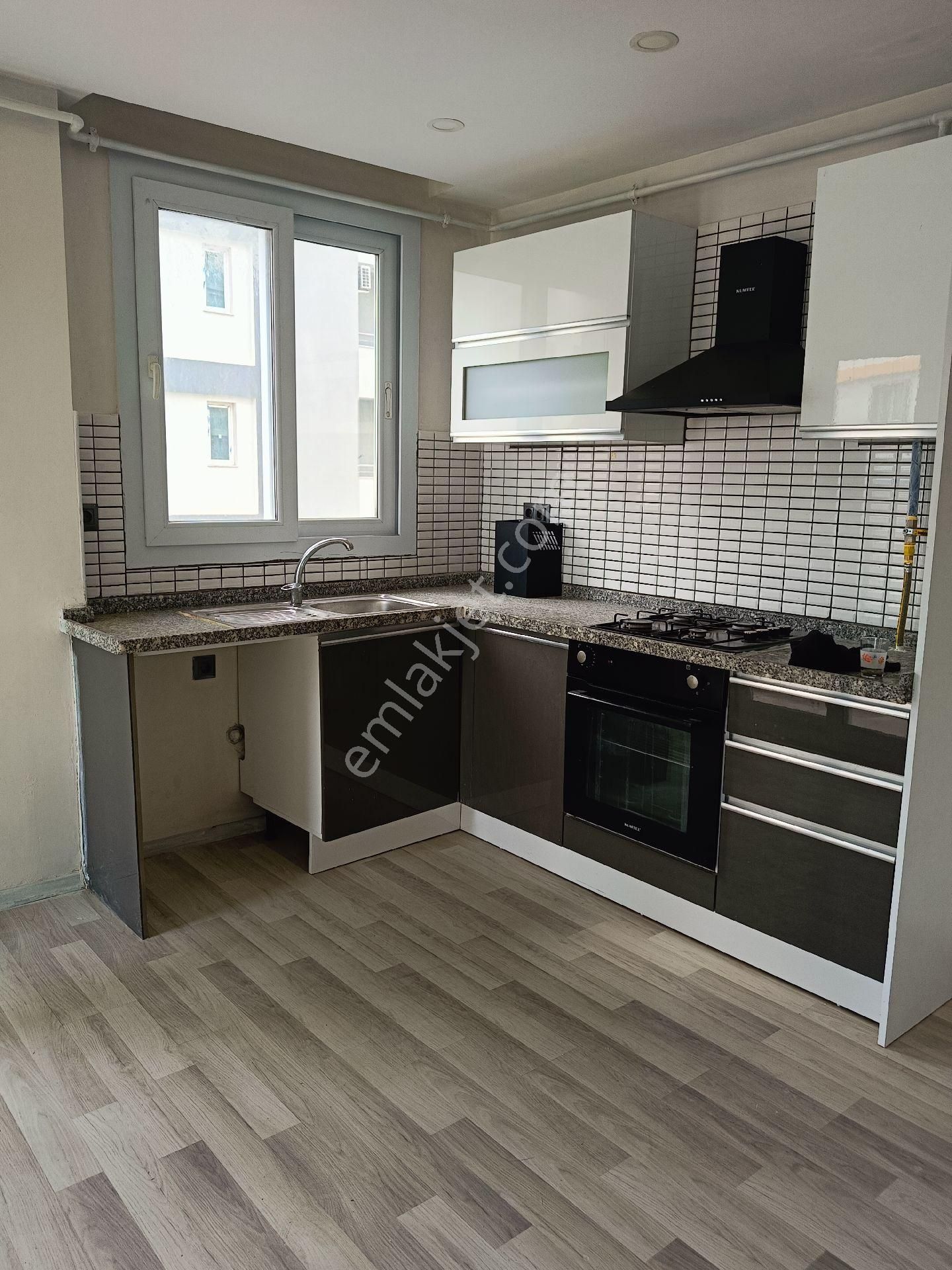 Birlikten Çukurova Fırın Civarı 2+1 Kombili Ankastreli İskanlı Kiralık Daire!!!