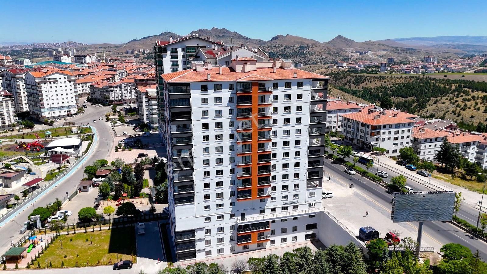 Doğukent Caddesinde Lüks Ve Geniş 3+1 Sifir Daire