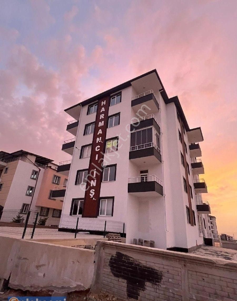 Hastaneye Yakın, Yerden Isıtmalı,çift Asansörlü, Kapalı Otoparkı Olan 1+1 Daire Sizleri Bekliyor