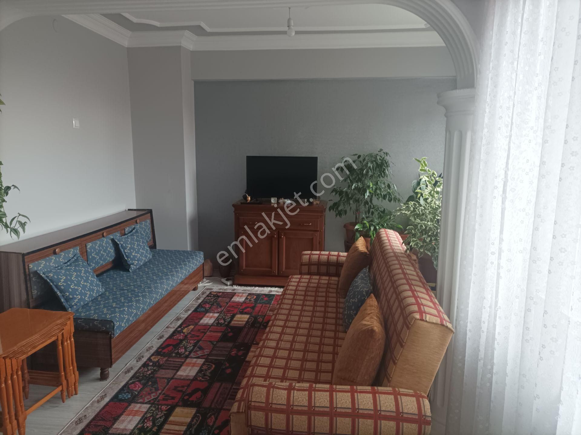 Barış Emlak'tan Yeşil'de Ara Kat Bakımlı 2+1 Daire.