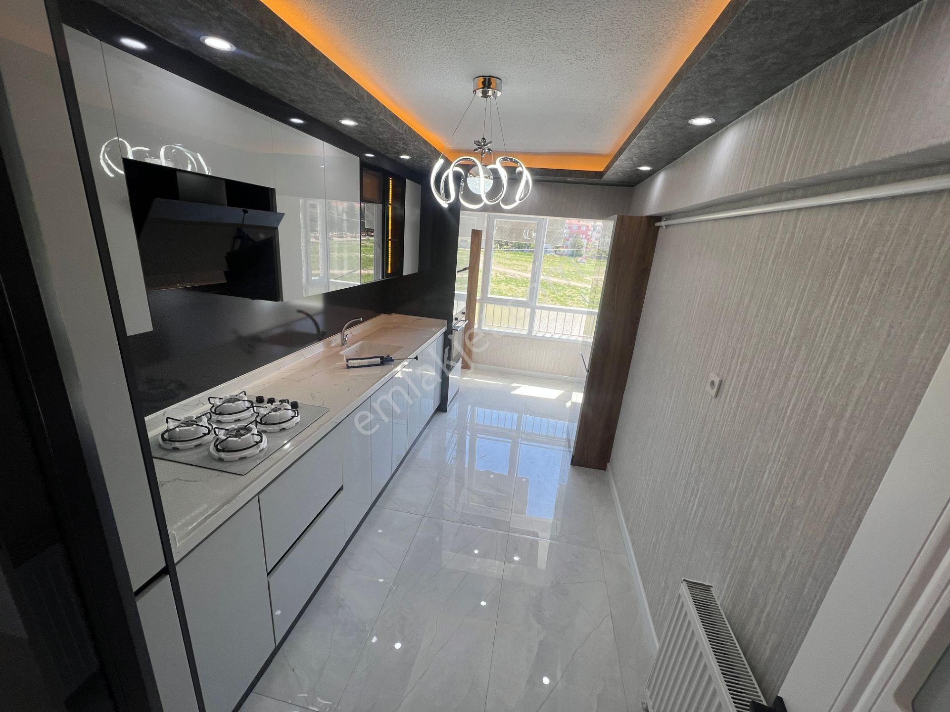 Sincan Malzgirt Mah Salon Bagımsız Öncephe 1.arakat Satılık Daire