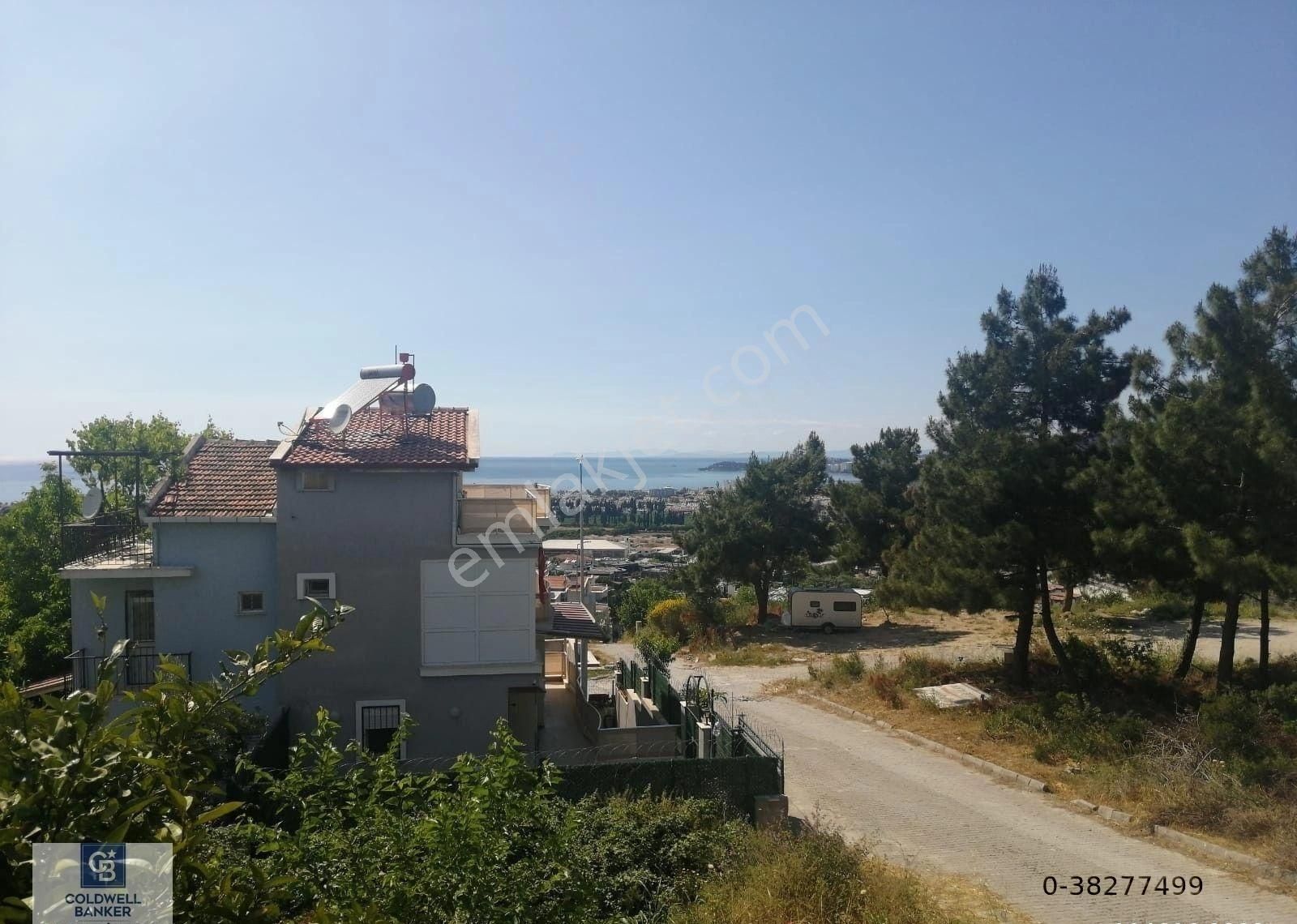 Kuşadası Karaova Efes Evlerinde Kiralık 4+1 Eşyalı Triplex Yazlık