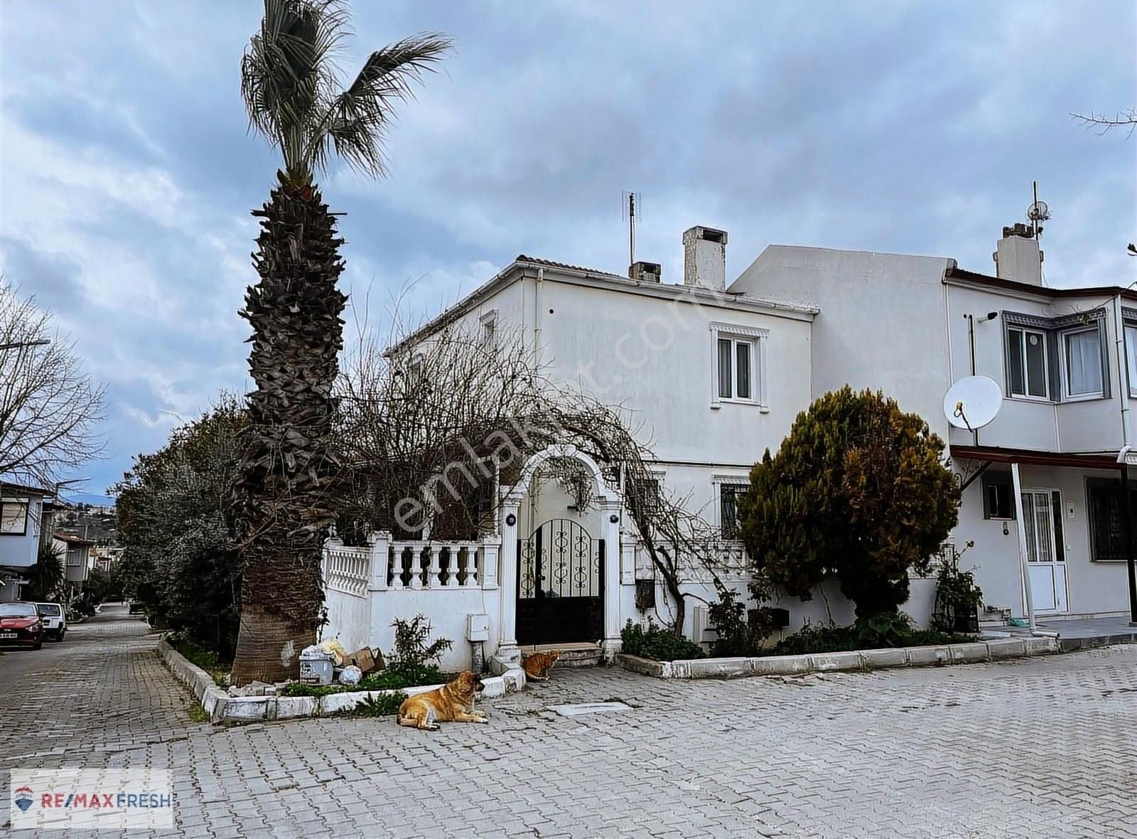 Urla 544 Konutlarda Satılık Köşe Konumlu Villa