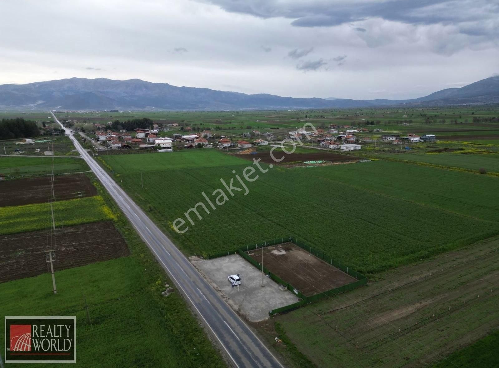 Denizli Acıpayam Karahöyük Asfalt Kenarı Satılık Tarla