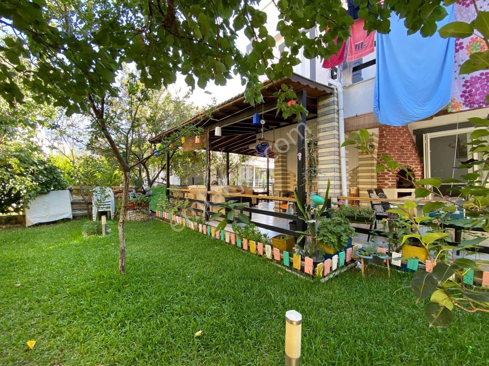 Kuşadası Güzelçamlı'da Plaja Yakın 4+1 Satılık Yazlık