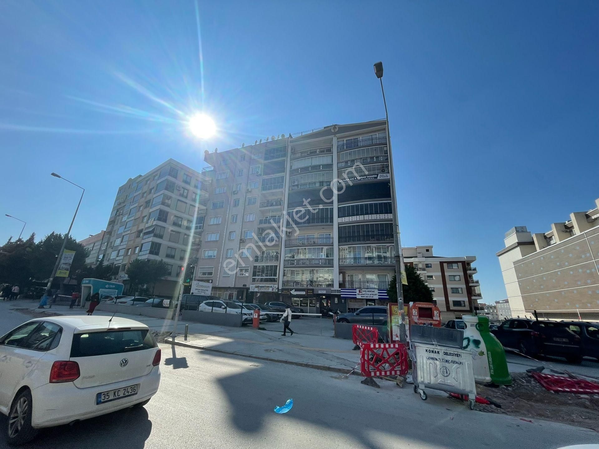 İzmir Güneşli Mahallesi Yağheneler Meydanında Geniş Daire!