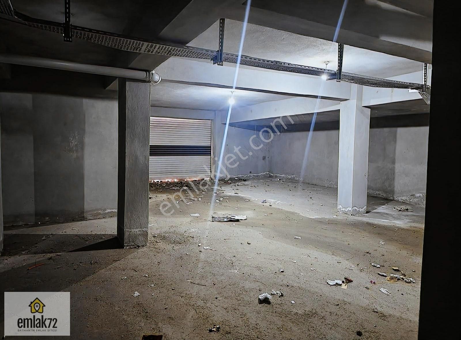 Emlak 72 'den Akgün Yapı Altında Kiralık Dükkan