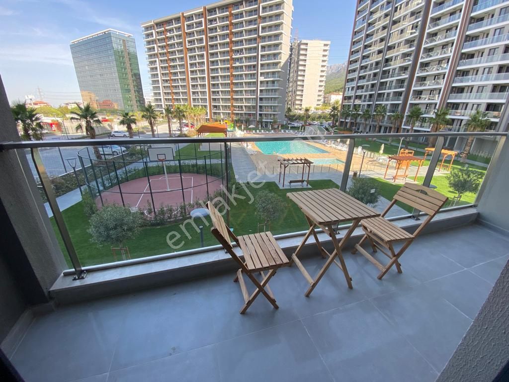 Manisa Meydan Sitesi Havuz Cepheli Eşyalı Kiralık 1+1 Daire