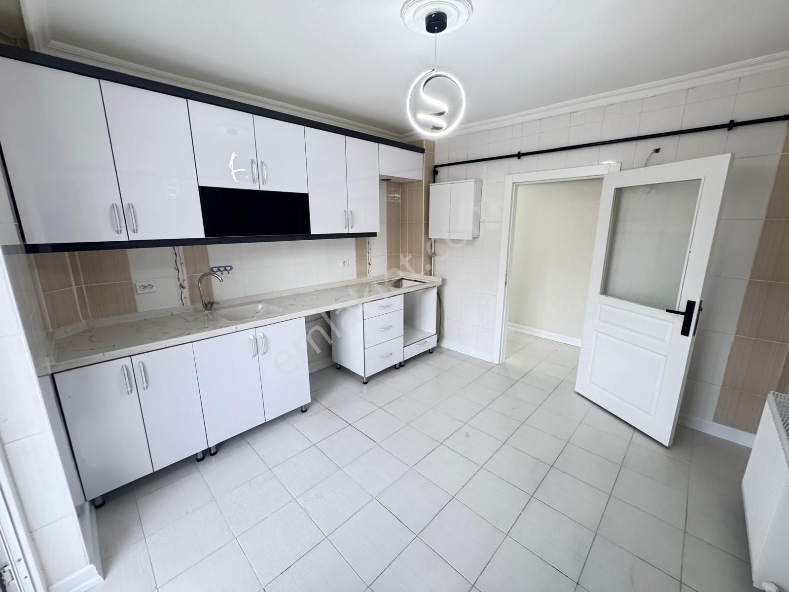 H.gazi Göbekte Asansörlü 2.kat 3+1 Full Yapılı Daire