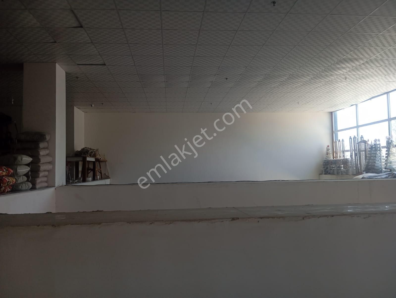 Aslan'dan Çeşmeli De D-400 Üzeri 1585 M2 Zemin+2 Katlı Dükkan