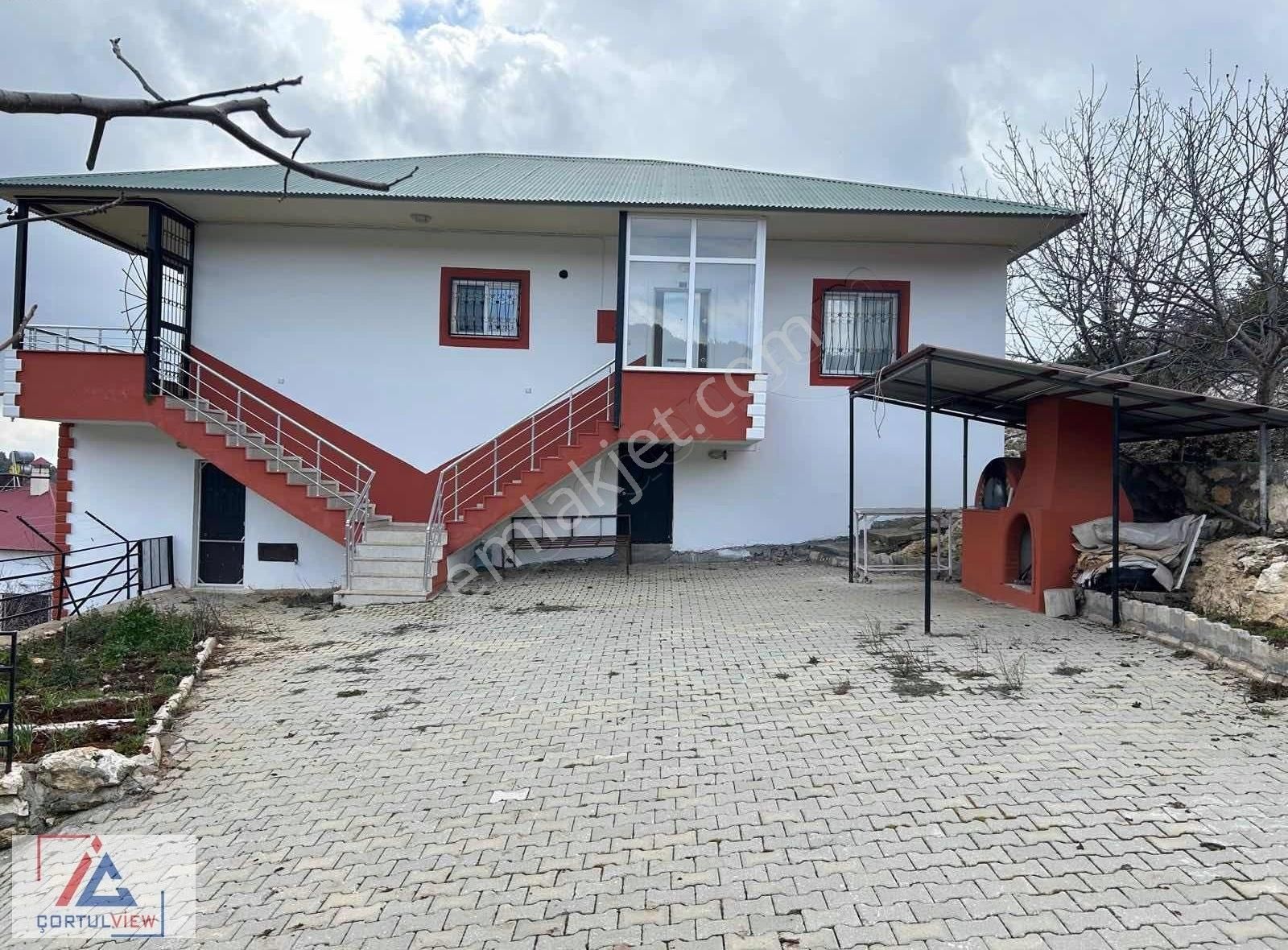 Daire Takaslı 1300m2 Müstakil Ev
