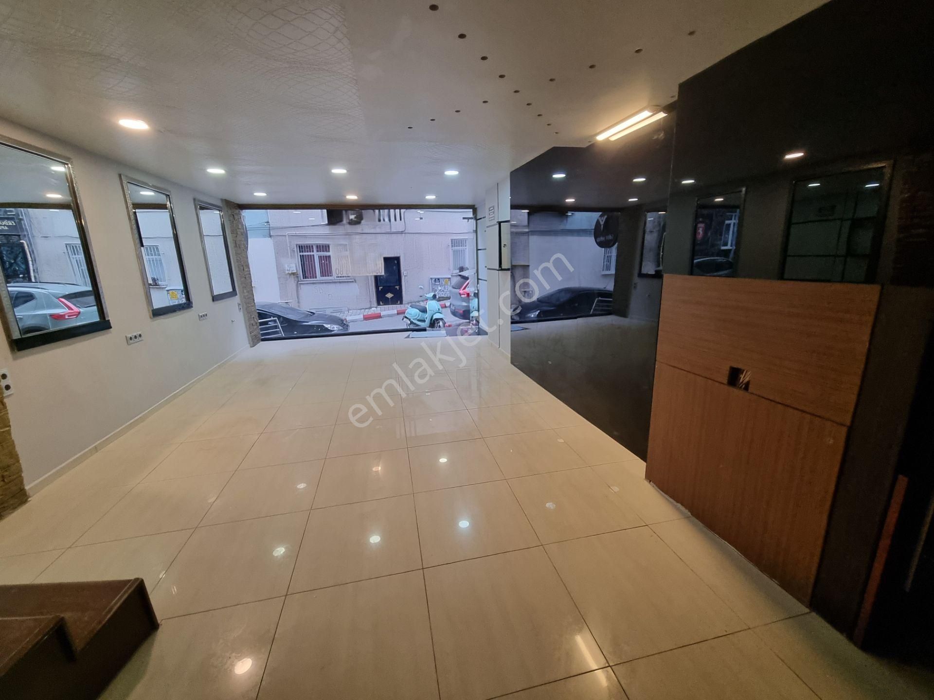 Akgün Kurumsal'dan İlkadım Ümraniye Sokakda Kiralık 220 M Dükkan