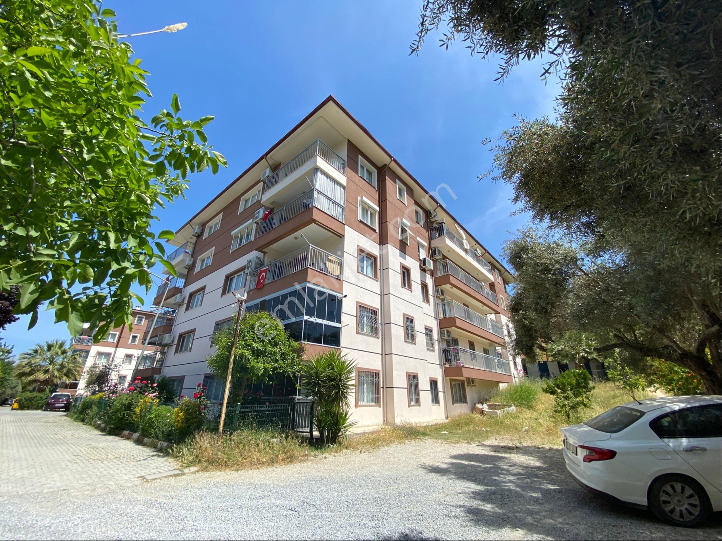 Kuşadası’nda Havuzlu Site İçerisinde Daire