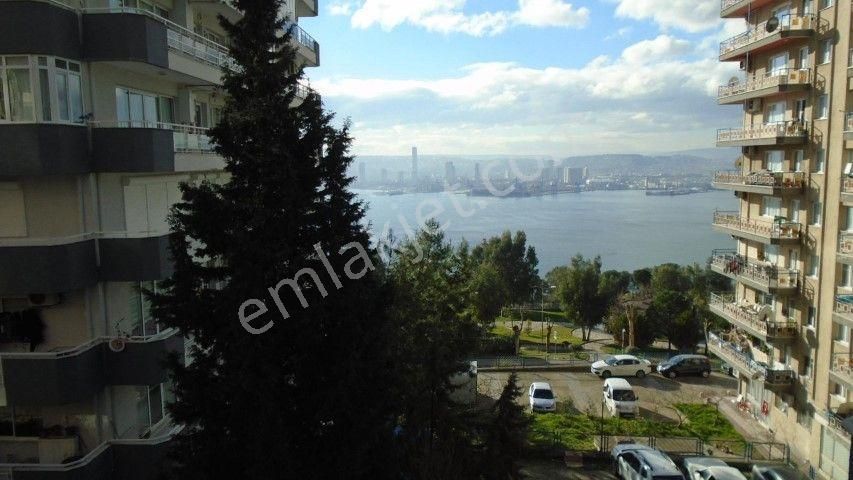 Bayraklı 75. Yıl Mahallesinde 3+1 Satılık Daire