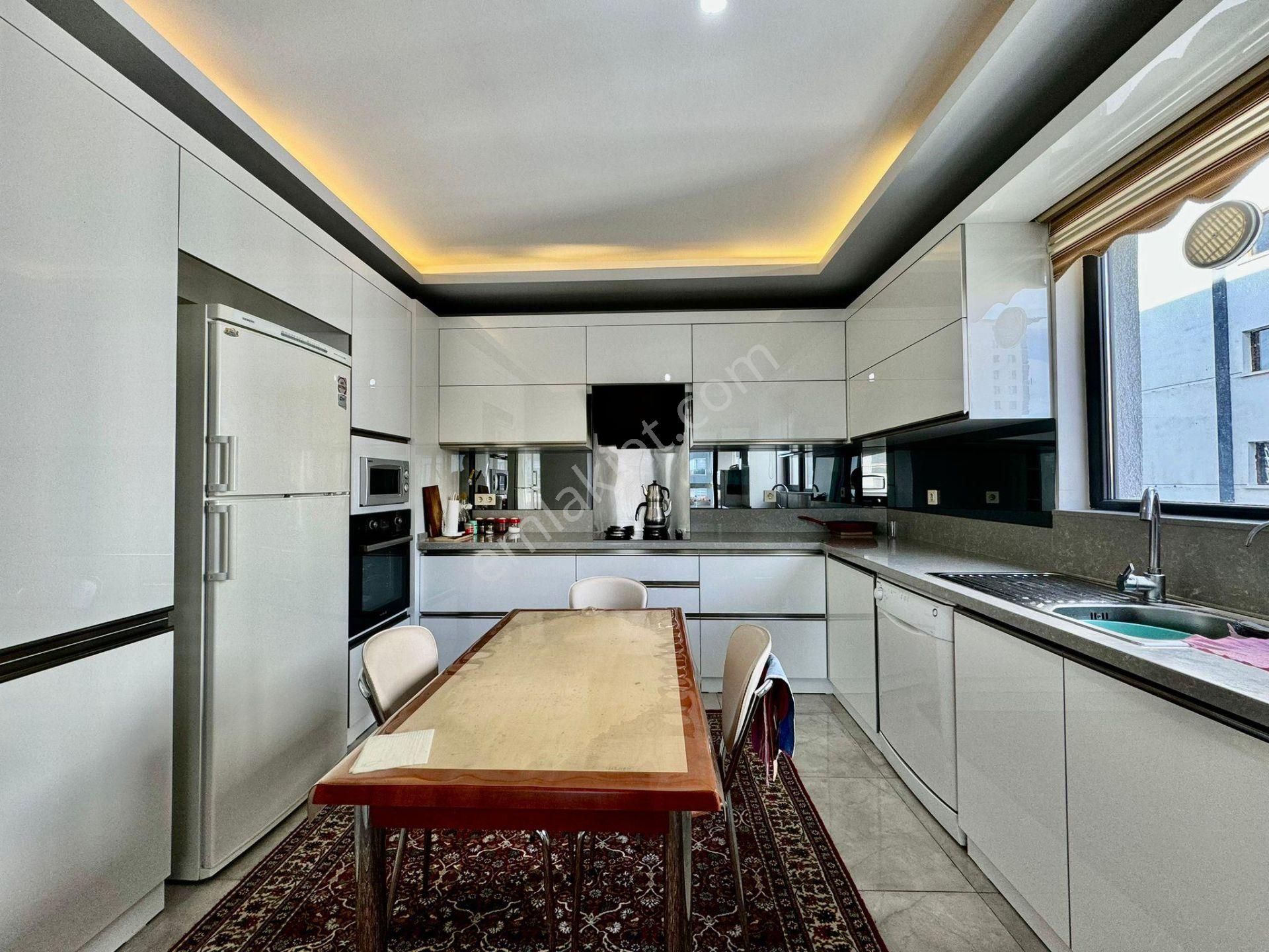 Kalecik Emlak'tan Yıldırımkent'te Şık Yapılı, G.odalı, Geniş Ve Ferah, 4+1, 3.kat 205m²
