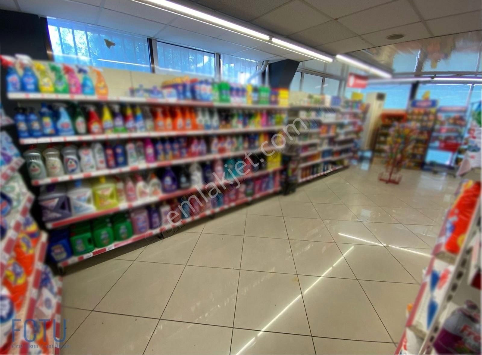 Bornova Atatürk Mahallesi Cadde Üstü Faal Devren Market