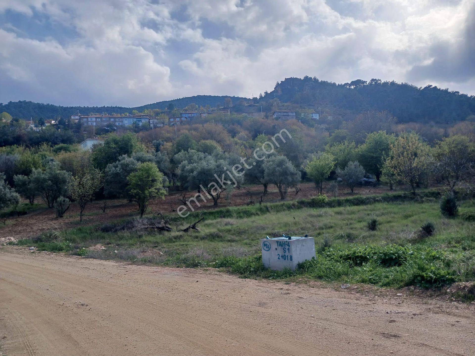 Bileciğe Bağlı İnhisar İlçesinin Samrı Köyünde