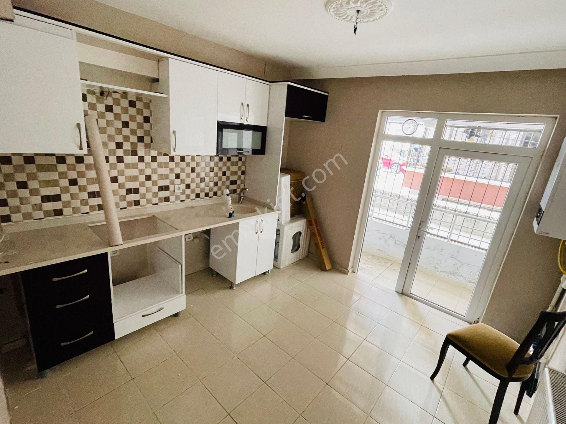 Karakayada Kiralık Daire!!! Bütçenize Uygun Giriş Katta 3+1 Daire...