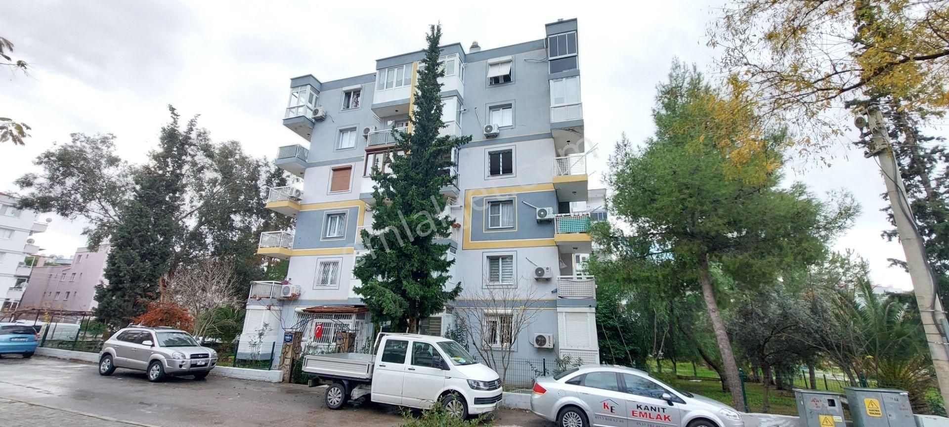 Bayraklı Postacılarda Satılık Bakımlı 3+1 Daire Kanıt Emlak