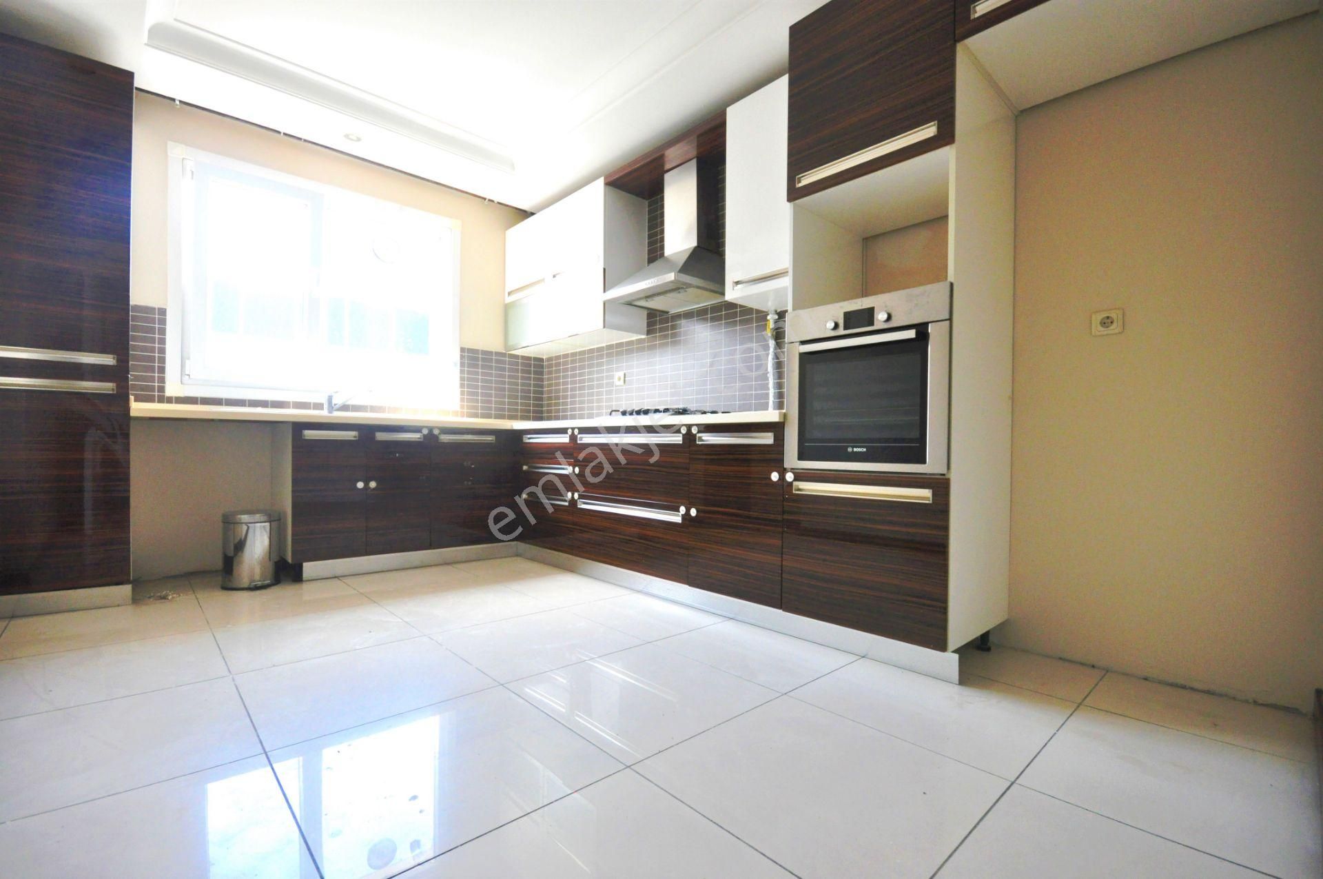 İstanbul House'dan Bahçelievler Beyaz Konaklar'da 3.5+1 Ara Kat