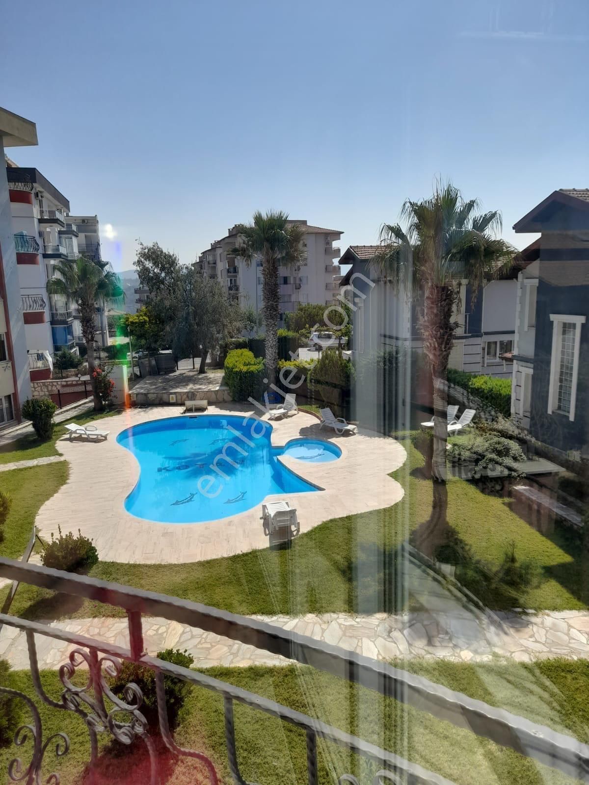 Deniz Manzaralı Satılık Site İçinde 2+1 Daire