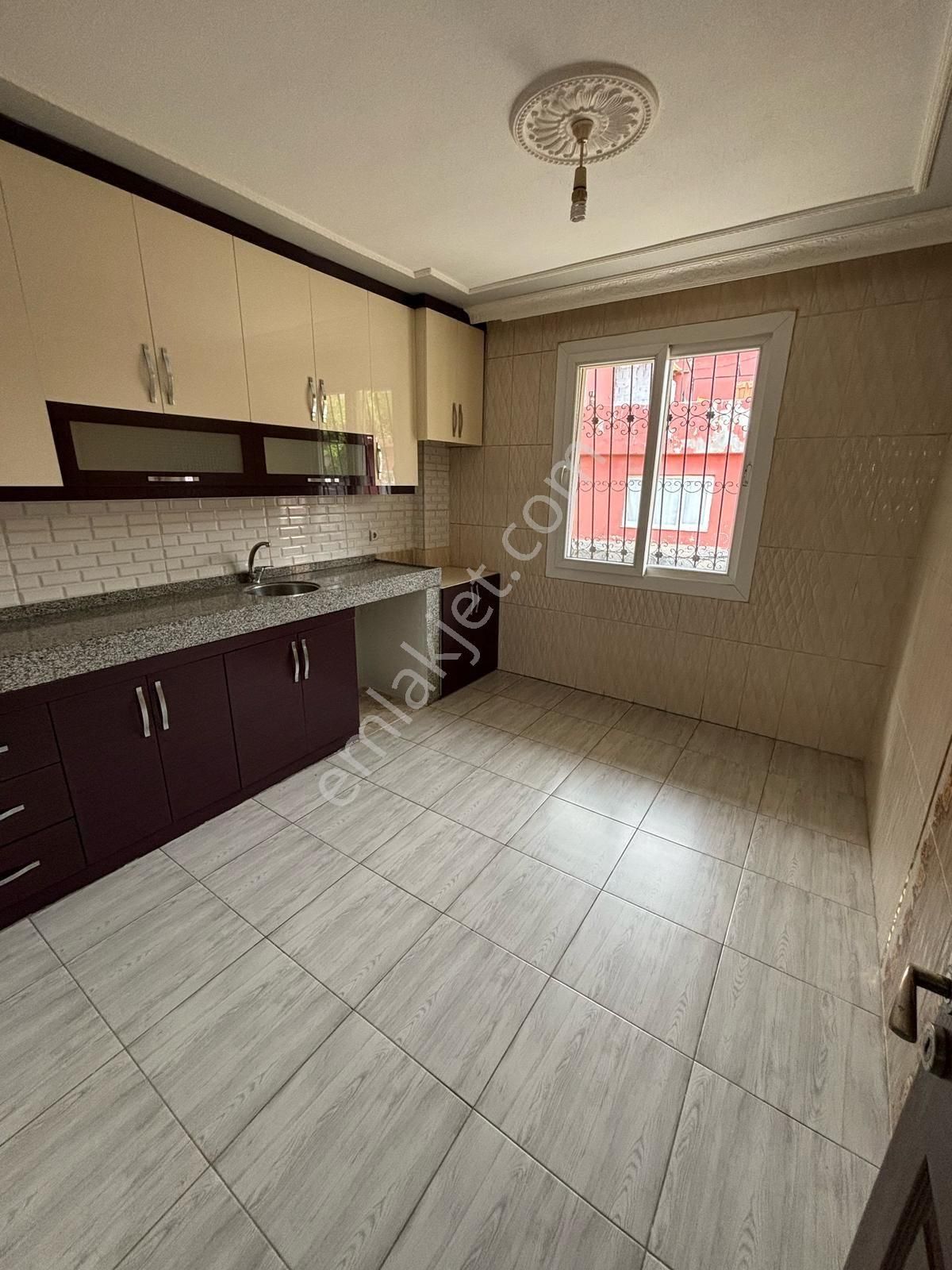 Adana Seyhan Yeşiloba 5 Ocak Devlet Hastanesi Civarın'da Kiralık Tek Katlı 2+1 Müstakil Ev