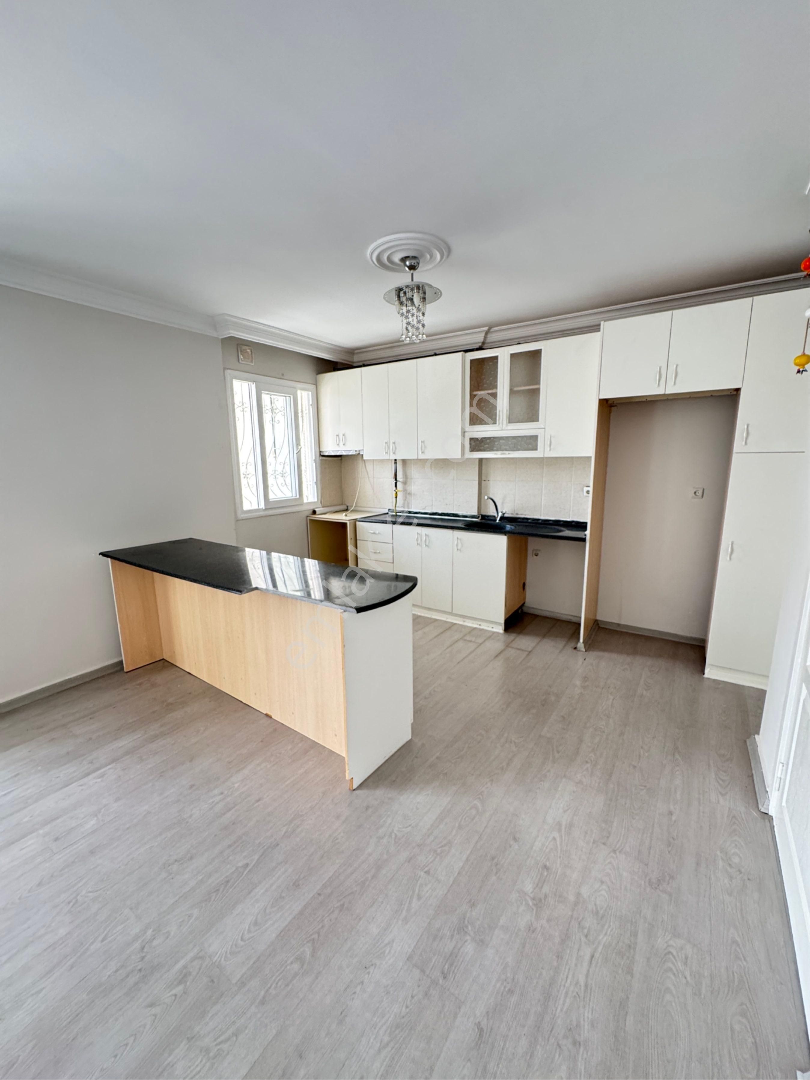 Seyhan Pınar Mahallesinde 13 Yaş Site İçi 2+1 Geniş Oturum Cam Balkon Xxl