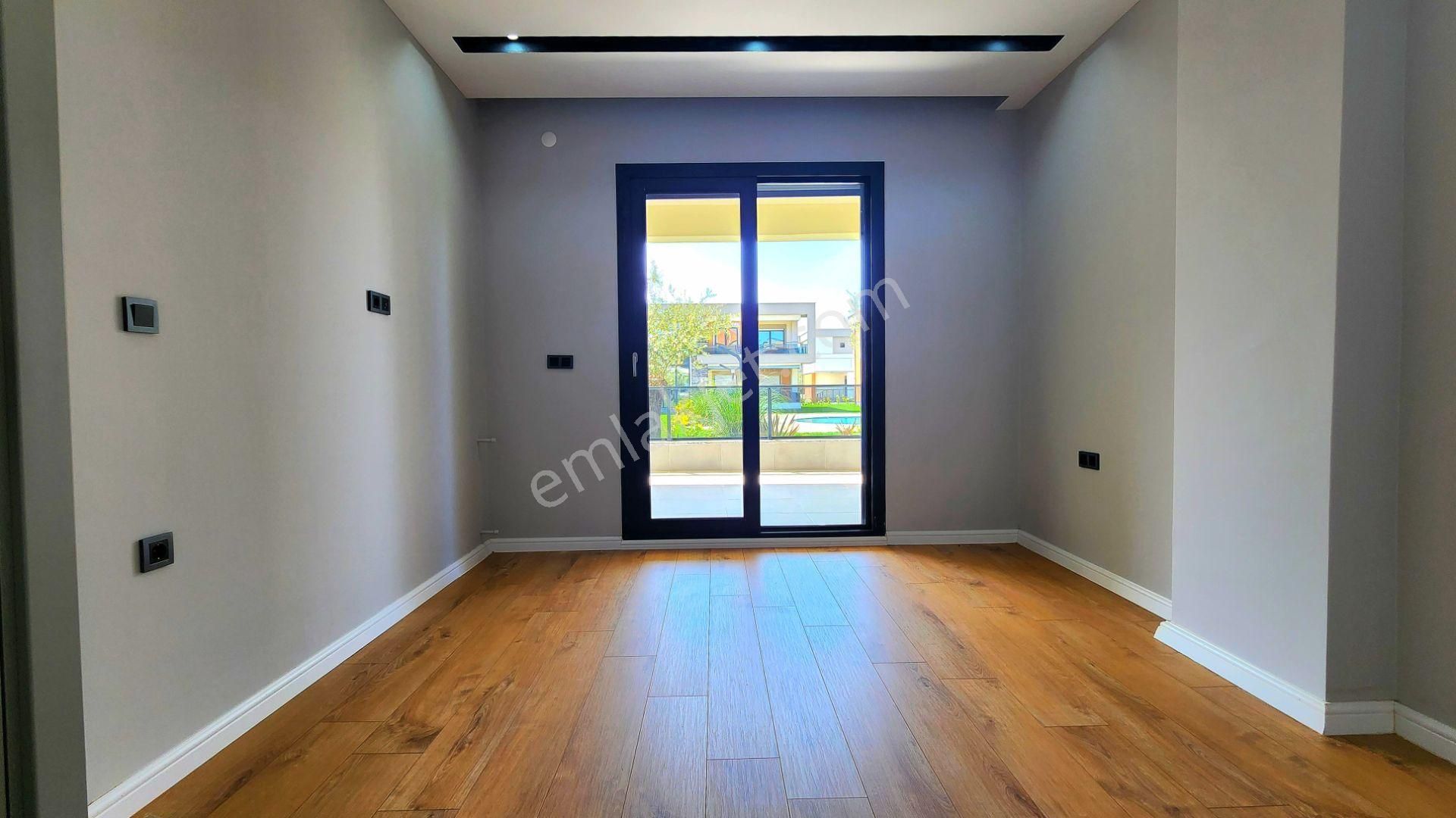 Egenin Kalbinde Havuzlu Site İçerisinde Loft Konseptli 4+1 Villa - Görsel 31