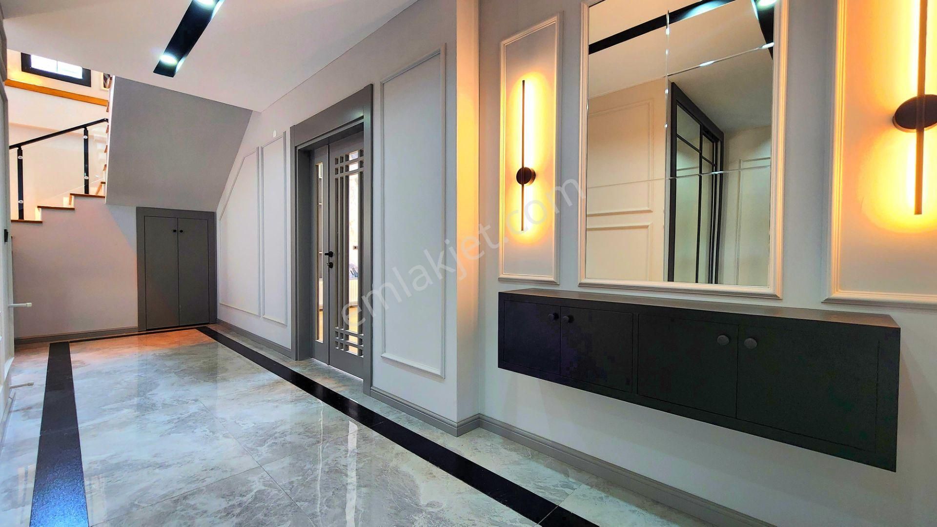 Egenin Kalbinde Havuzlu Site İçerisinde Loft Konseptli 4+1 Villa - Görsel 32