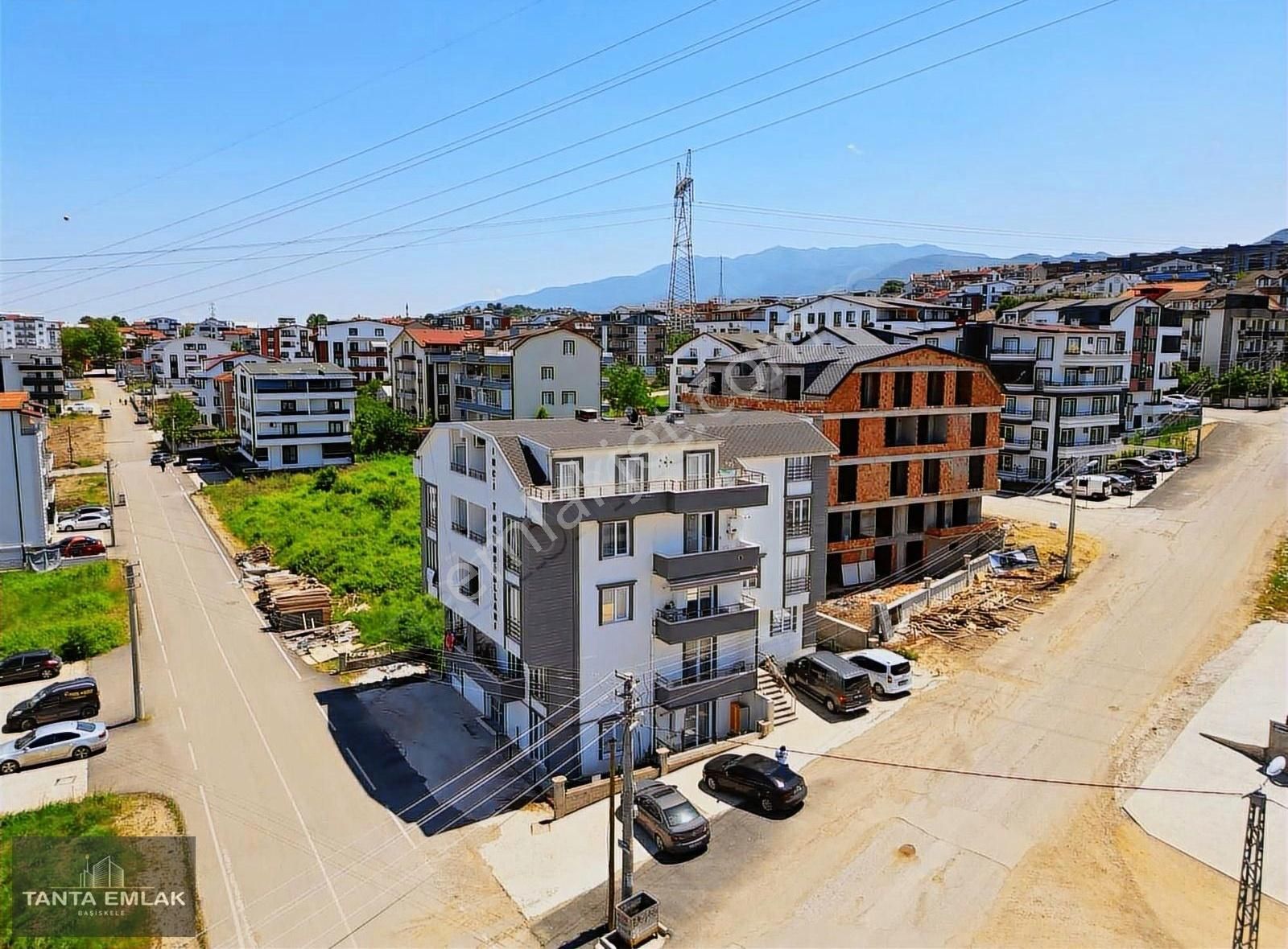 Başiskele Yeşilyurt`da Kiralık 3+1 Ara Kat Daire