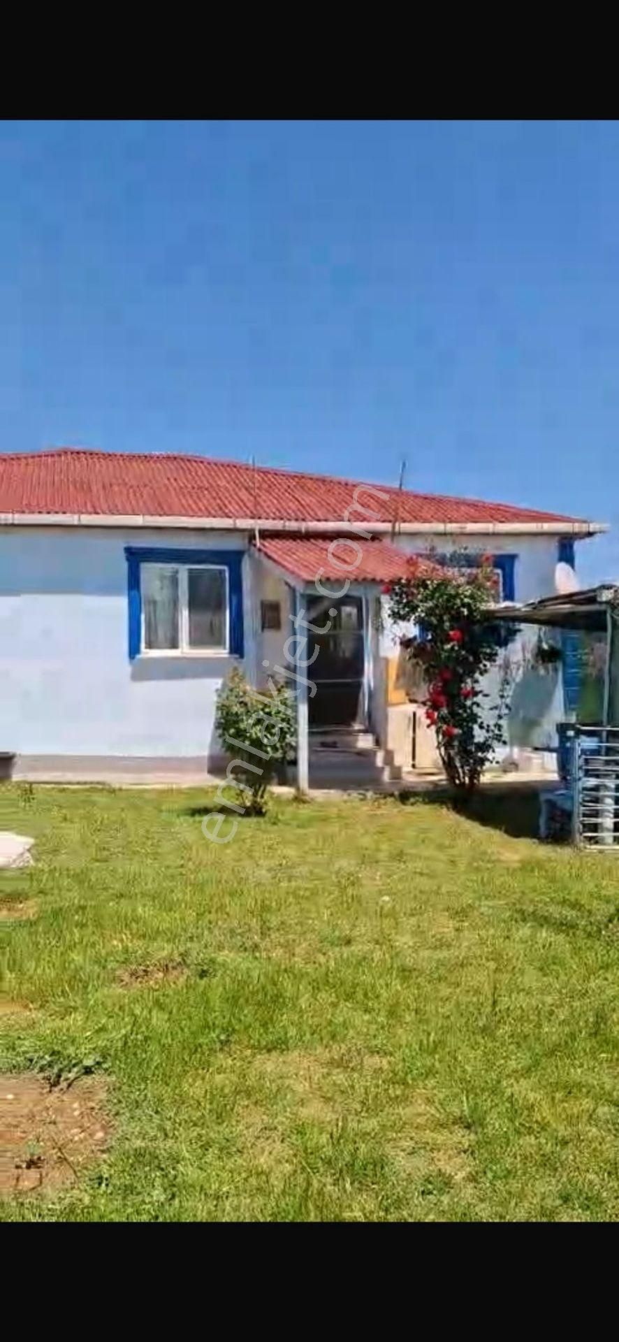 Çatalca İzzettinde Satılık Müstakil Ev , 500 M2 Arsa İçinde 110 M2 Yapı Kayıt Belgeli