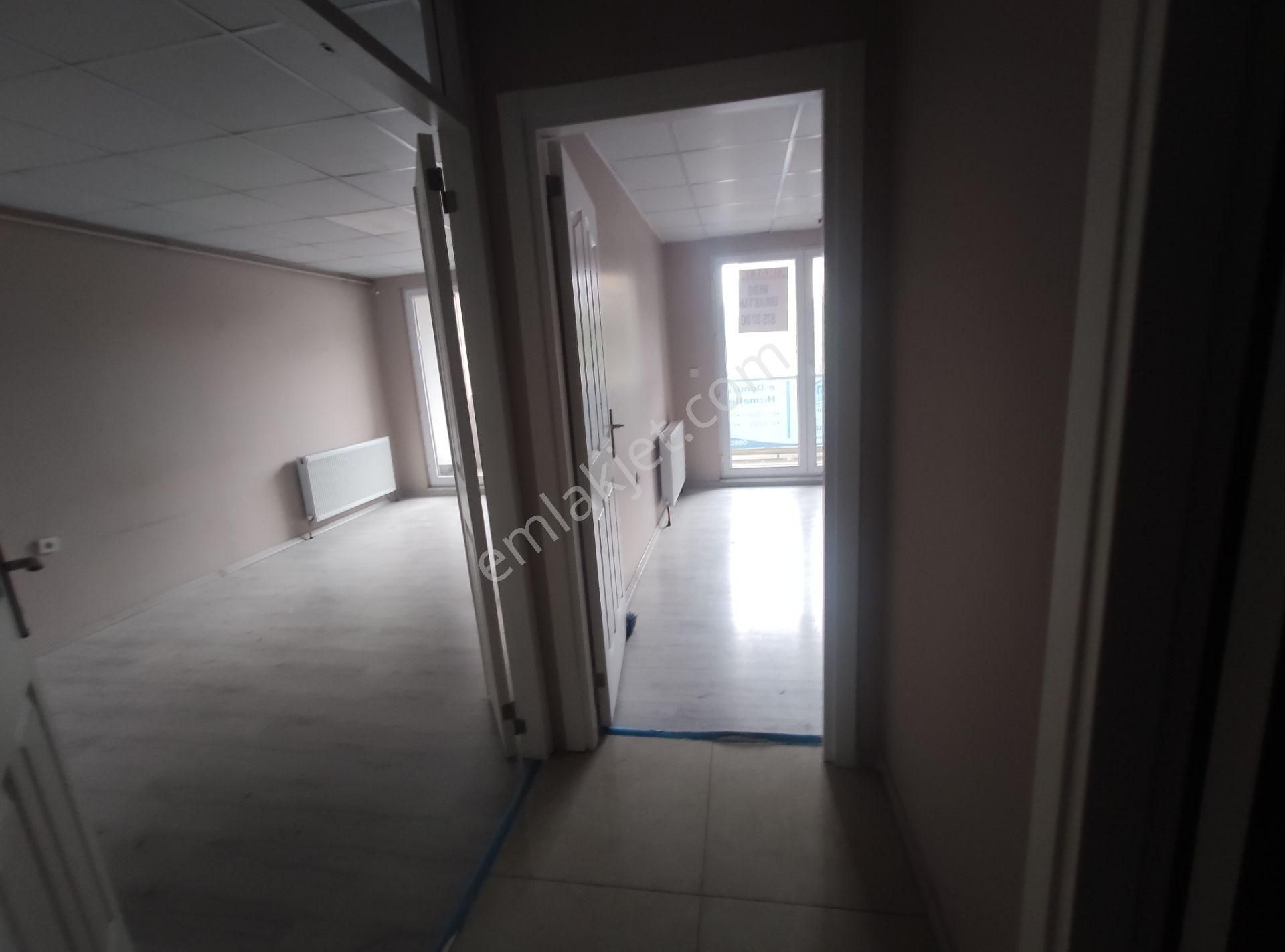 Beylikdüzü Yakuplu Hürriyet Bulvarı Eval Cadde Plaza 2. Katta 80 M2. Kiralık 1+1 Ofis