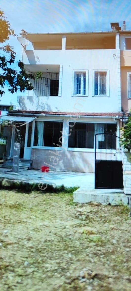 Tekirdağ Marmara Ereğlisi Yeniçiftlik Mahallesi 500 Metre Triblex Villa