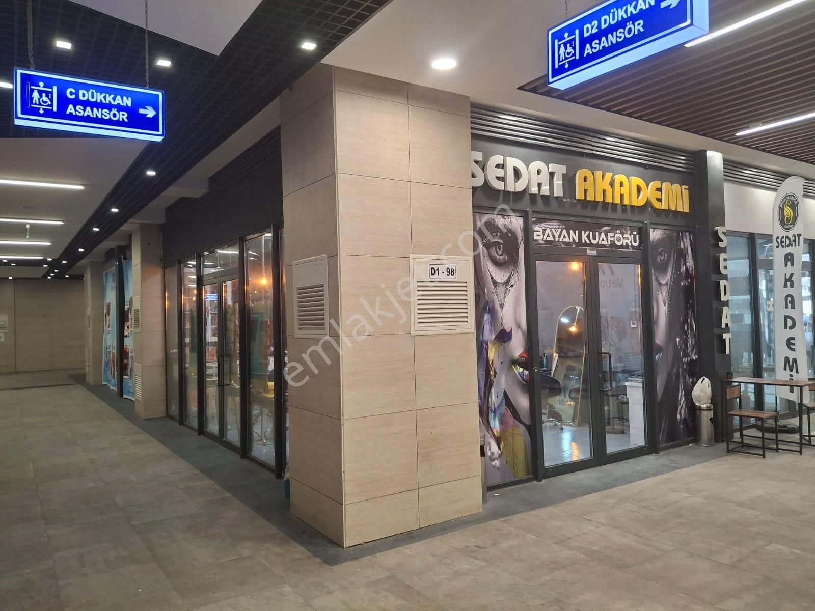 Sefaköy Torkam Avm'de Metro Kapısının Karşısında Satılık Dükkan - Görsel 2