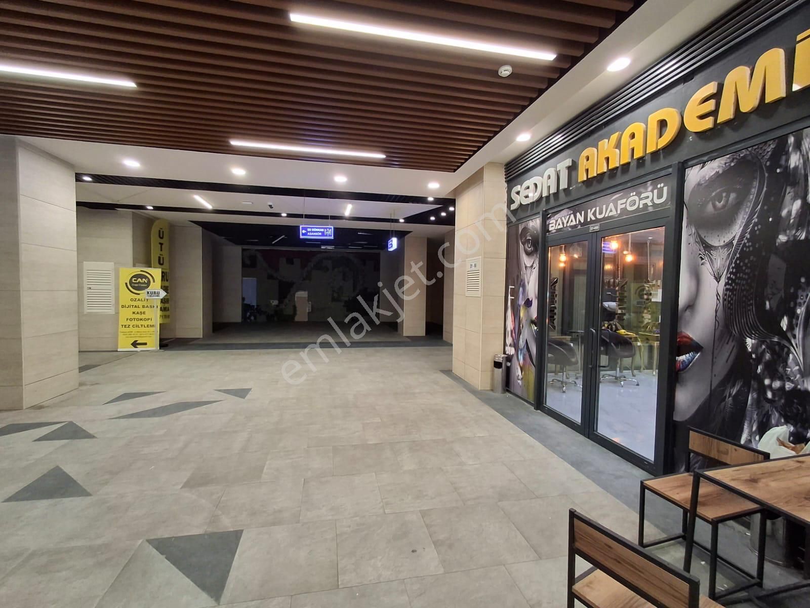Sefaköy Torkam Avm'de Metro Kapısının Karşısında Satılık Dükkan - Görsel 4
