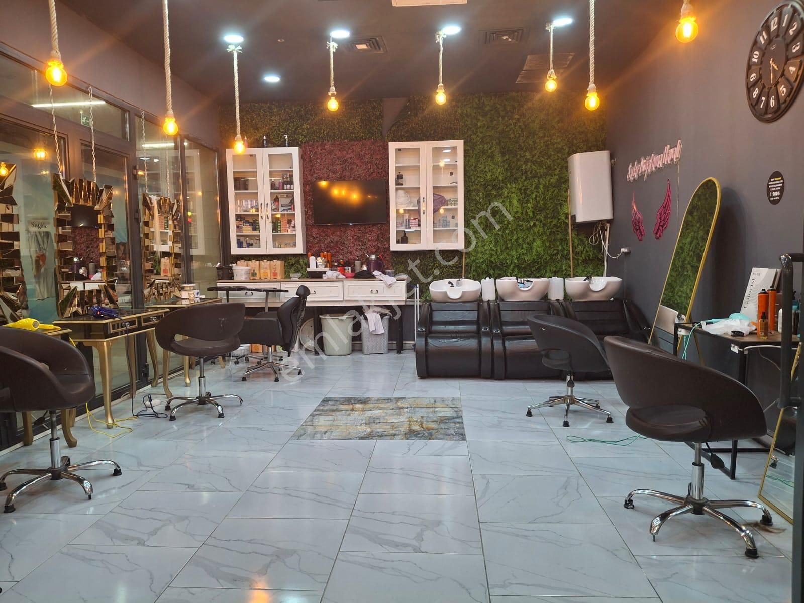 Sefaköy Torkam Avm'de Metro Kapısının Karşısında Satılık Dükkan - Görsel 7