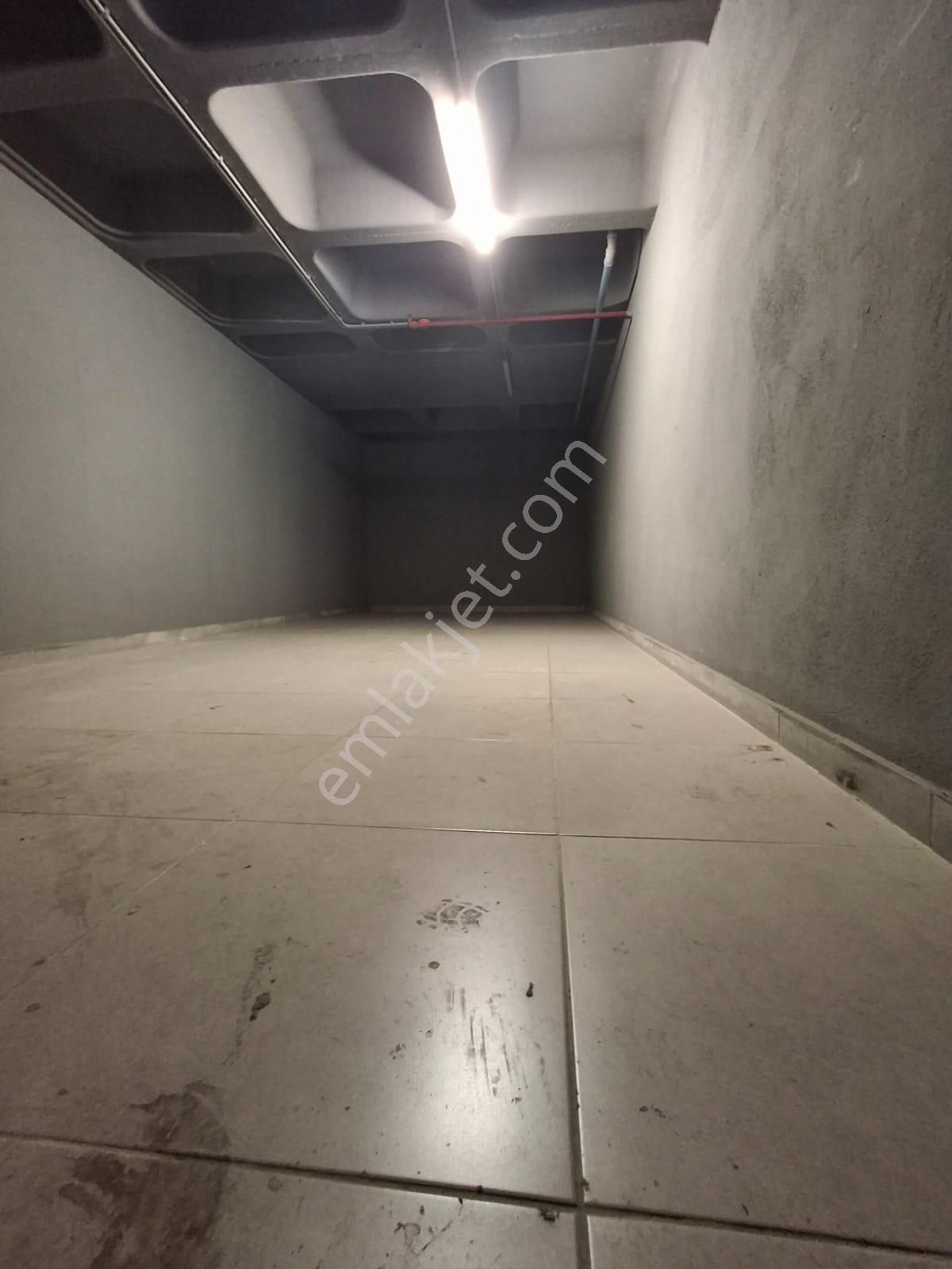 Sefaköy Torkam Avm'de Metro Kapısının Karşısında Satılık Dükkan - Görsel 6