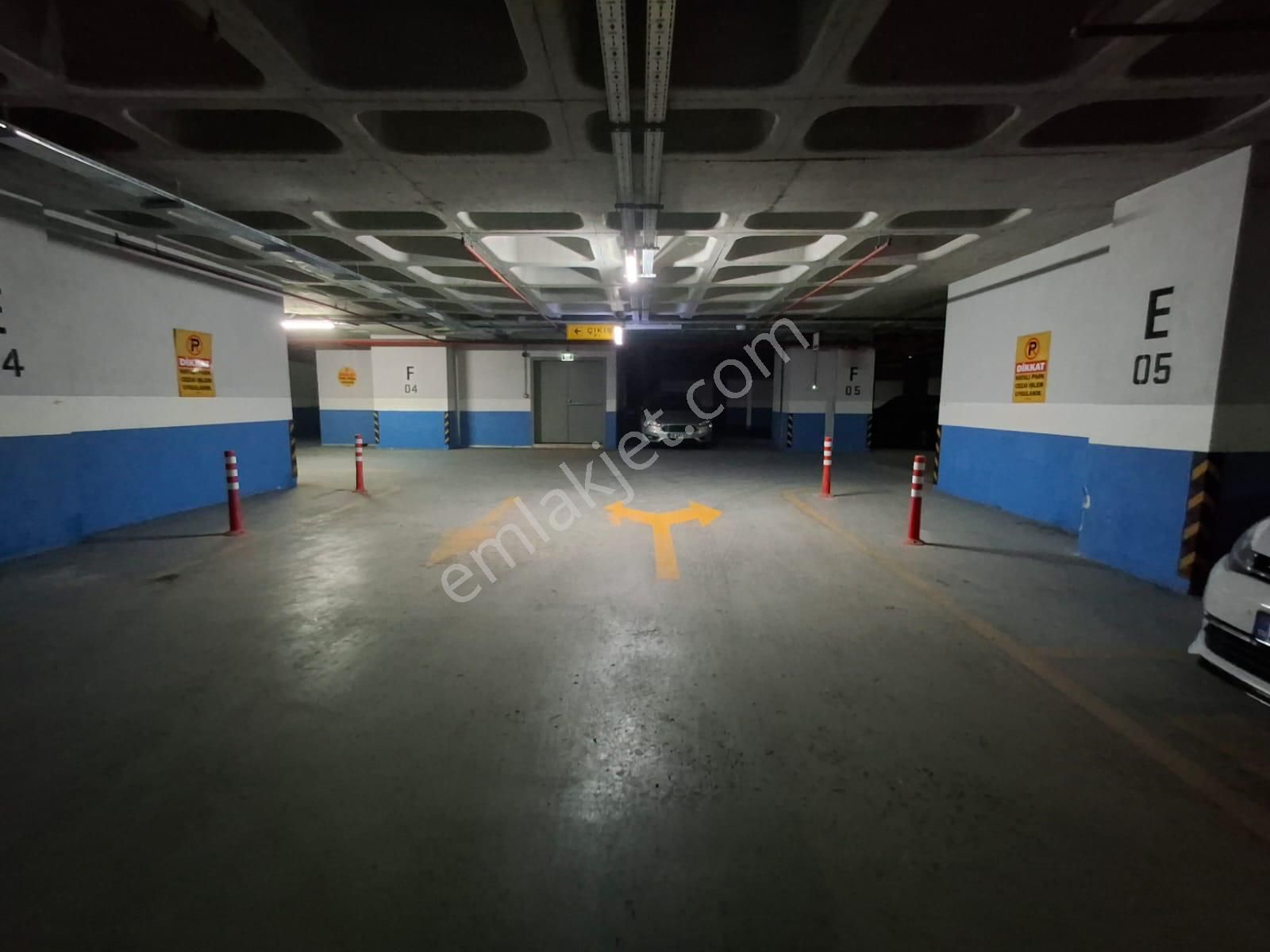 Sefaköy Torkam Avm'de Metro Kapısının Karşısında Satılık Dükkan - Görsel 5